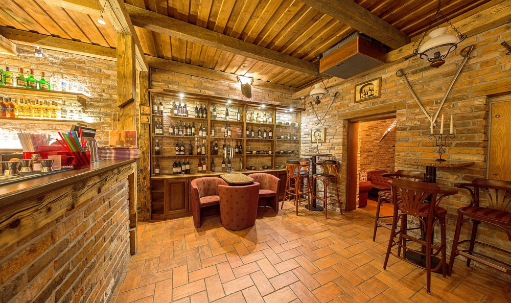 Hotel Družba - nočný bar